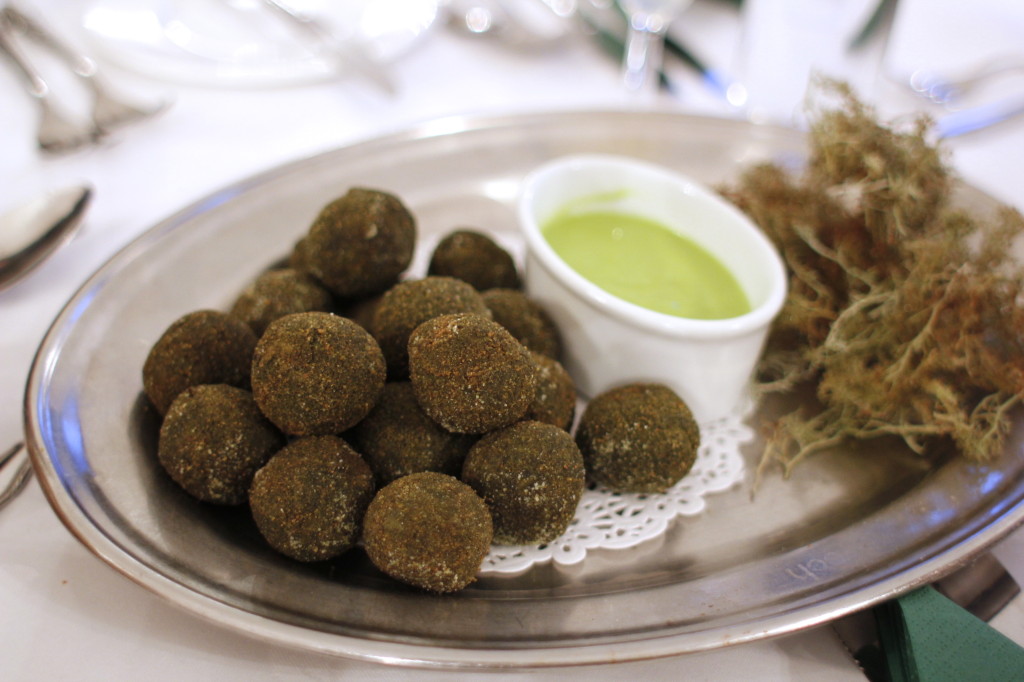Dock, dandelion and nettle puddings _MG_1739